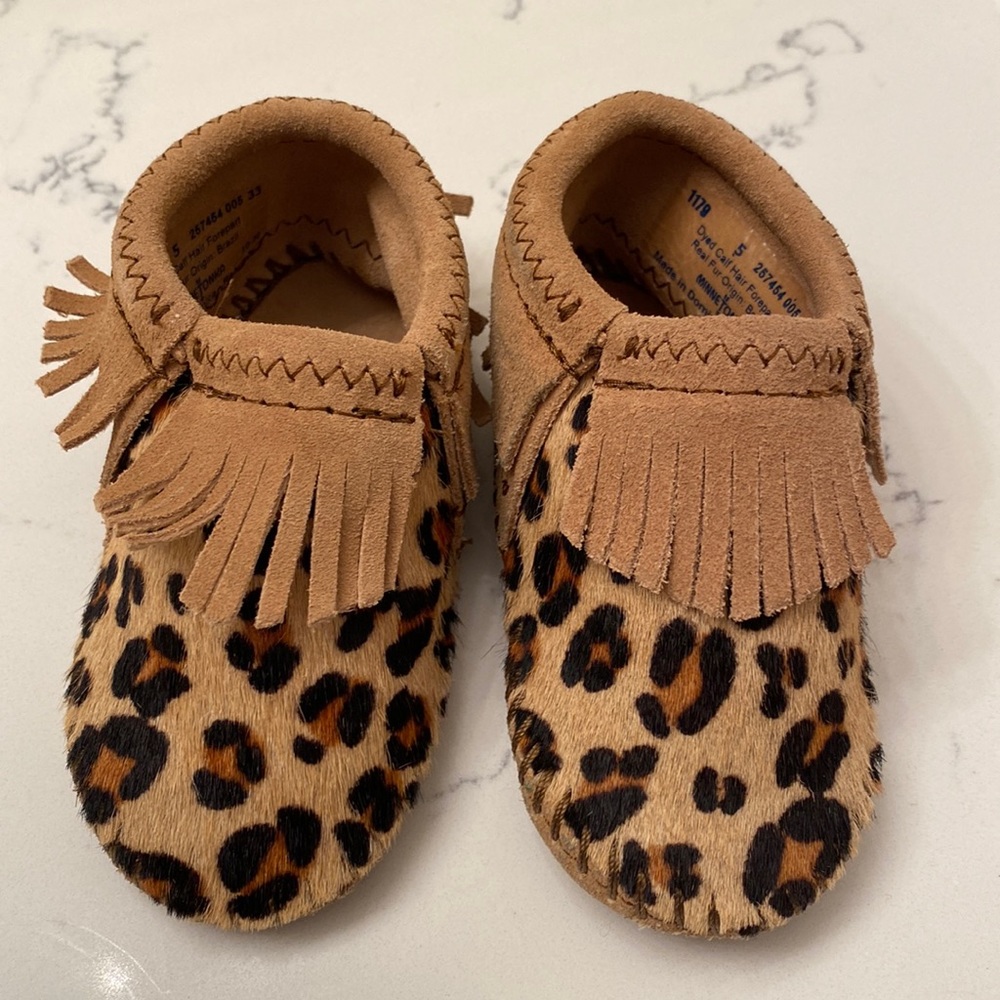 Minnetonka - Baby Girl Size: 5